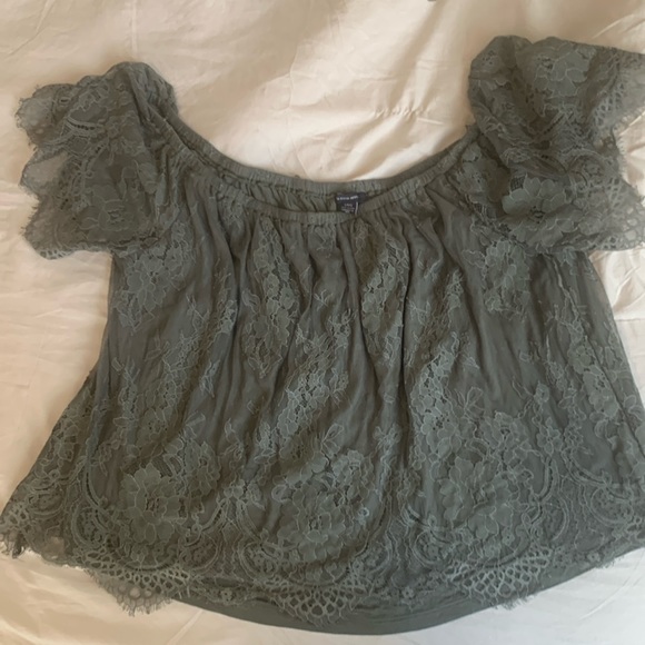 American Eagle off the shoulder lace top size L - Picture 1 of 4